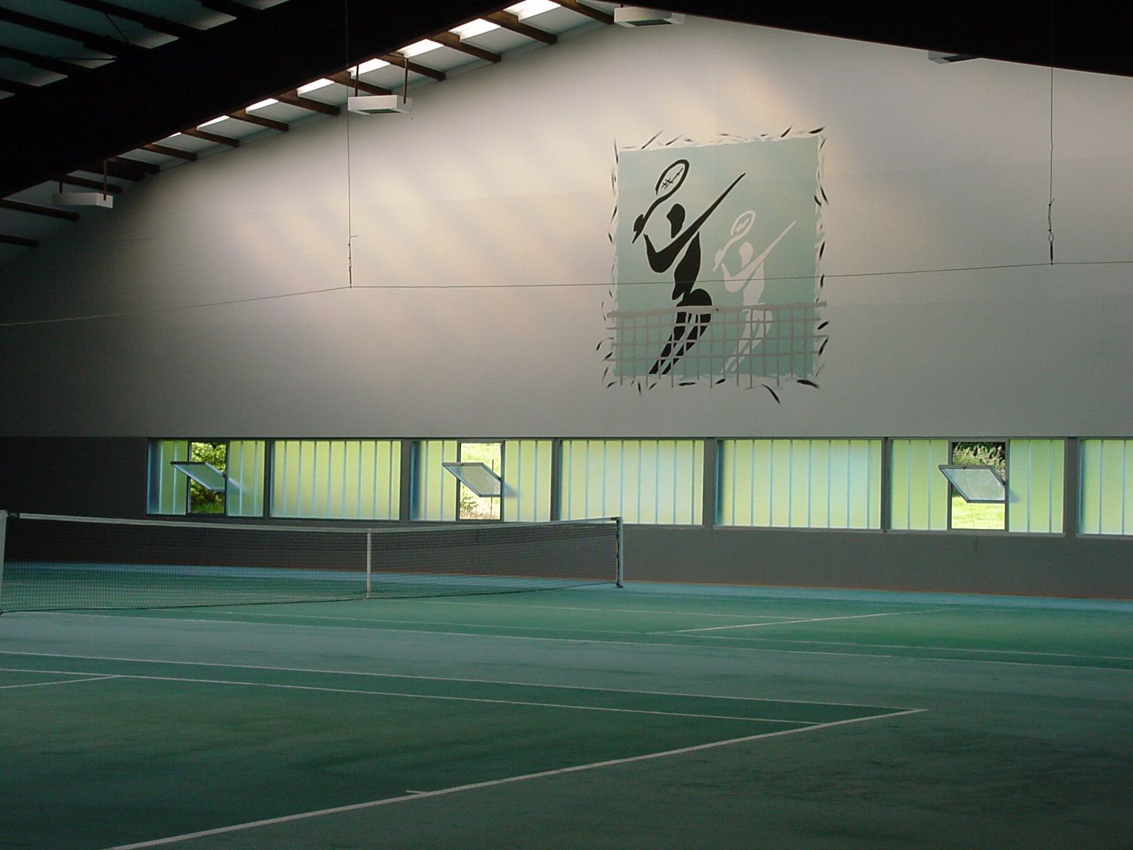 Court 2 der Tennishalle Westerheim, Blick &uuml;ber beide Felder